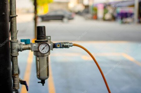 Blick in die Tauchflaschenwerkstatt mit Inhaber